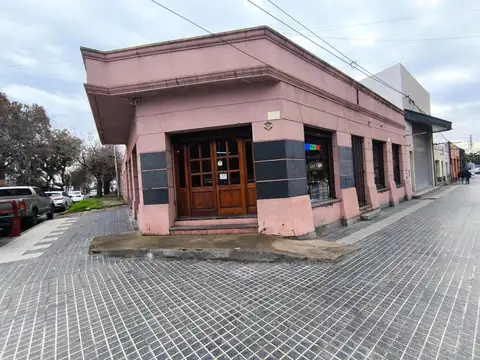 LOCAL ESPECTACULAR UBICACIÓN CAPITAN BERMÚDEZ