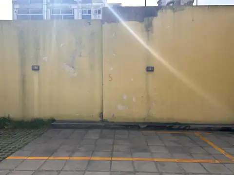 Cochera DESCUBIERTA centro de San Martin