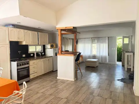 Casa 5 ambientes con 4 baños