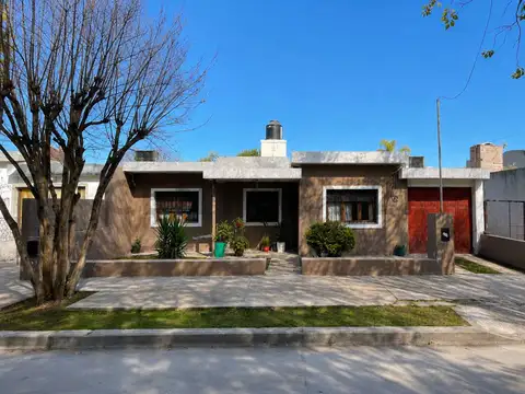 VENTA DE CASA 3 DORMITORIOS PARQUE Y PILETA BARRIO LOS BOULEVARES