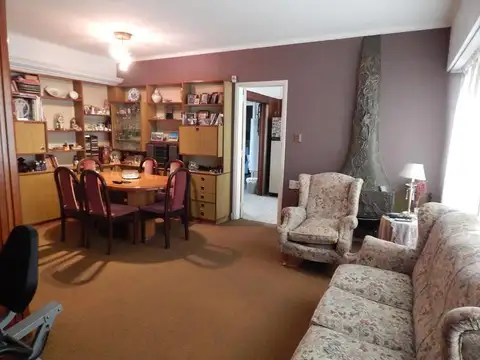 Casa en Venta con 3 cocheras