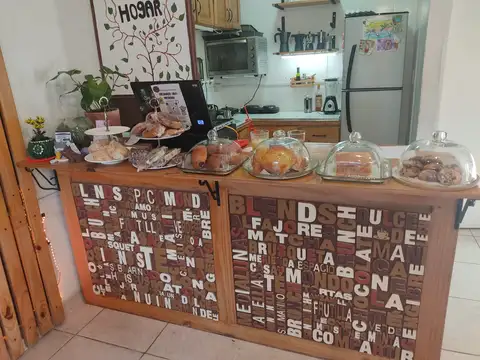 CAFETERÍA LISTA PARA EMPRENDER - amueblada, habilitada y funcionando. EXCELENTE UBICACIÓN.
