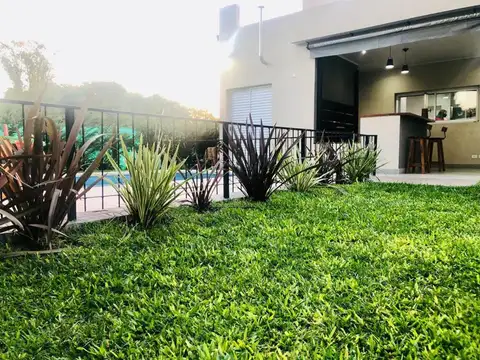 Casa 4 ambientes con 3 baños