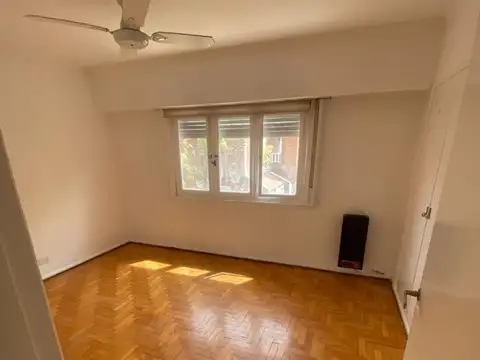 Casa en Alquiler con 3 cocheras