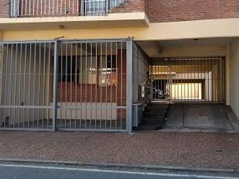 COCHERA EN EDIFICIO CON PORTÓN INDEPENDIENTE