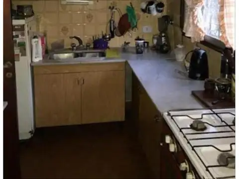 Casa 5 ambientes con 1 baño