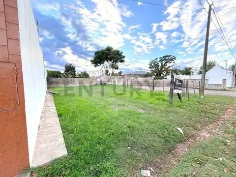 Terreno en Venta 20  mts Fondo
