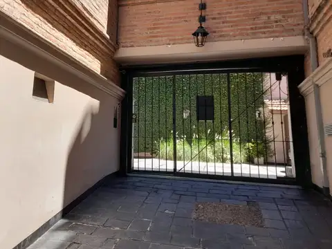 Rivadavia 400, Piso 1