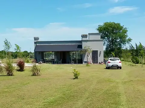 Casa 2 ambientes con 1 baño