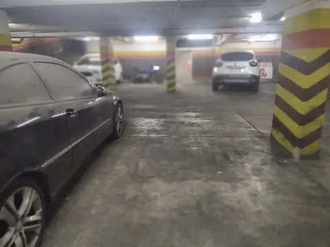 VENTA COCHERA FIJA TECHADA EN EDIFICIO MONSERRAT