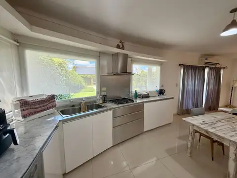 Propiedad de 3 habitaciones, quincho y pileta
