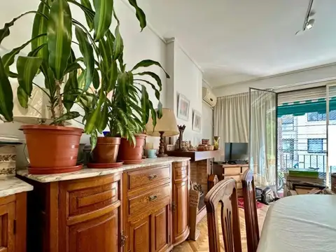 Ladislao Martínez 200, Piso 1