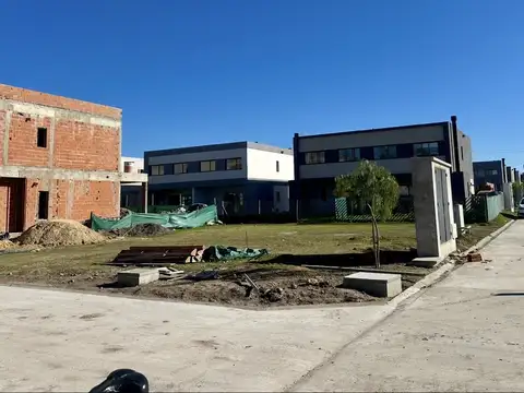 Lote central en esquina en venta - Barrio Springpark  - Pilar