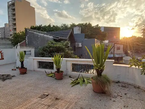 Casa en alquiler, para uso comercial, en Lanús Oeste