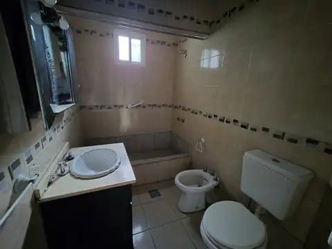 Casa en alquiler, para uso comercial, en Lanús Oeste