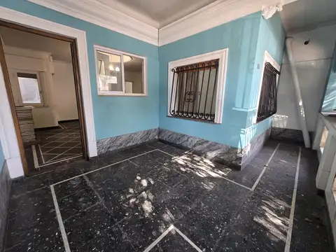 Gobernador Carlos Tejedor 300, Piso PB