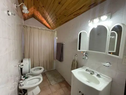 Casa en venta - 3 Dormitorios 2 Baños - 511mts2 - Cariló