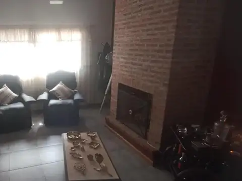 CASA 3 AMBIENTES CON GARAGE - QUINCHO
