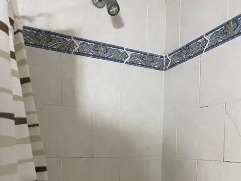 ALQUILO  2 AMB. con patio y bcón C/FRTE  LUMINOSO