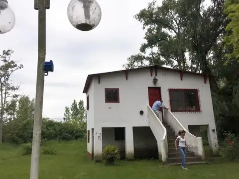 CASA EN VENTA CON MUELLE RIO CARAPACHAY. TIGRE
