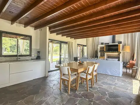 Casa 3 ambientes con 2 baños