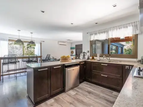 Casa 5 ambientes con 5 baños