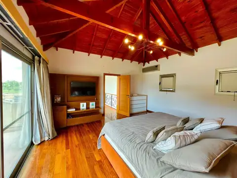 Casa 9 ambientes con 3 baños