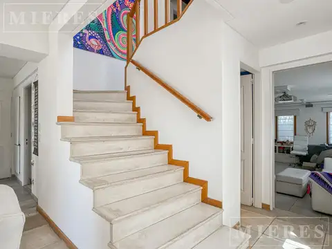 Casa 5 ambientes con 2 baños