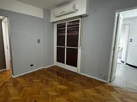 2 AMBIENTES RECIEN PINTADO PULIDO Y PLASTIFICADO  Se escuchan ofertas