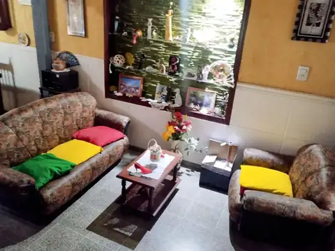 Casa 4 ambientes con 1 baño