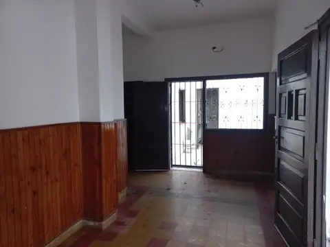 Venta de casa con terraza , Avenida Roca sur 1316