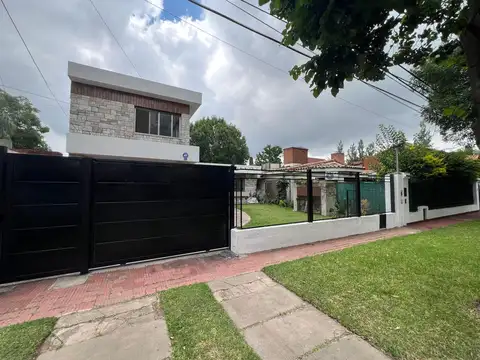 Casa 7 ambientes con 2 baños