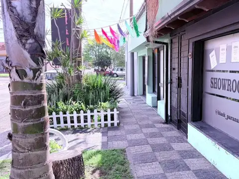 Casa 8 ambientes con 2 baños