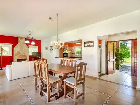 Casa 5 ambientes con 2 baños