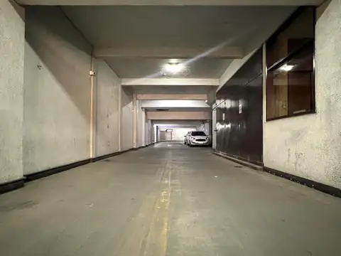 Cochera a metros del Monumento