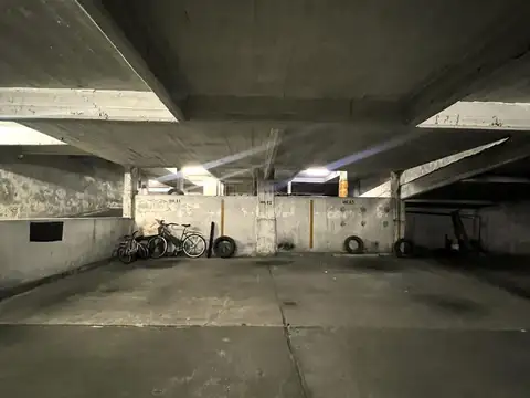 Cochera a metros del Monumento