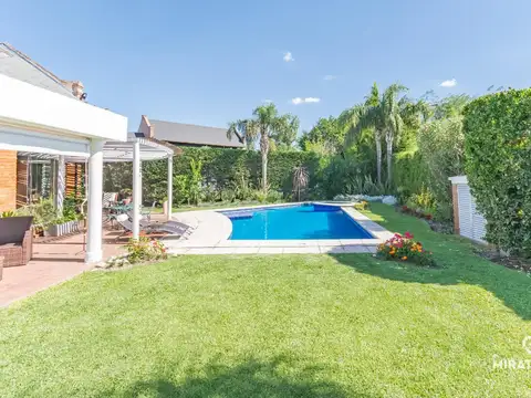 Casa 5 ambientes con 4 baños