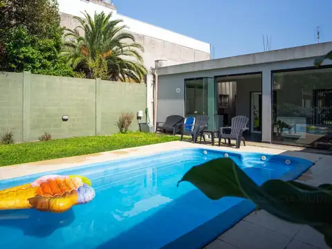 Casa en Venta con 2 cocheras
