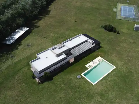 LOTE CON CASA 5 AMB PILETA TENIS LOMA ESCONDIDA