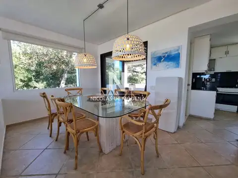 Impecable duplex, comodo e iluminado.