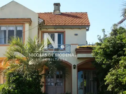 Muy linda casa en primera línea del mar - Montoya