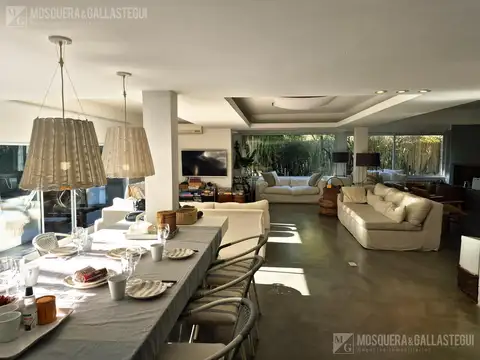 Casa en Alquiler Temporal con 4 cocheras