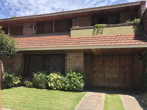 CHALET EN A LA VENTA EN CALLE DE KAY 148 ADROGUE
