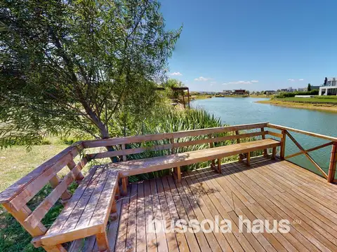 Casa en venta con 4 dormitorios a la laguna en El Cantón, Escobar