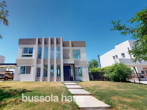 Casa 7 ambientes con 3 baños