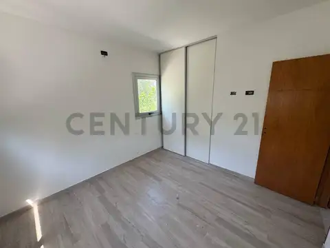 Duplex de 2 dormitorios en venta en Ringuelet