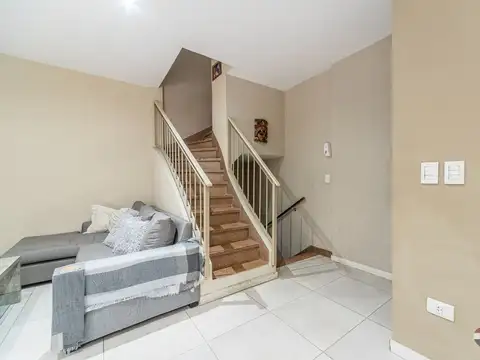 Depto Tipo Casa en Venta en Coghlan, USD 275.000