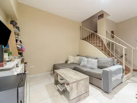 Depto Tipo Casa 4 ambientes con 2 baños