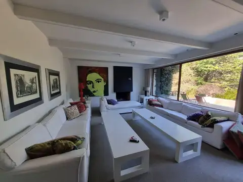 Excelente casa  en Laguna El Trébol de 250 m2 en una planta.