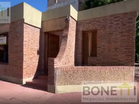 Venta de casa en Mercedes de 3 dormitorios con patio y cochera